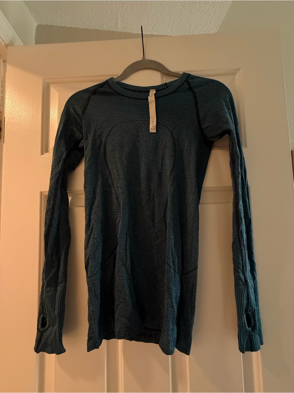 lululemon athletica Long-Sleeve Crew Long sleeve in Teal Blue